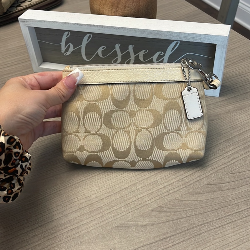 Coach wristlet - Picture 2 of 4